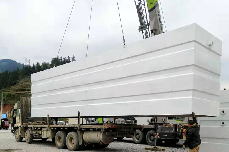 垃圾滲濾液處理工程現(xiàn)場(chǎng)吊裝卸貨